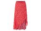 Robe longue rouge à fleurs, style bohème.