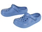 Deux paires de sandales bleues de type Crocs