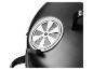 Barbecue noir avec couvercle et ventilation.