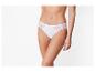 Culottes blanches en dentelle.