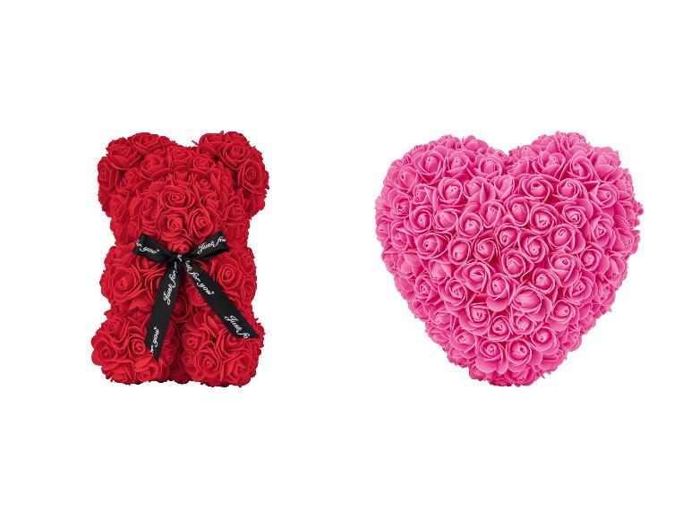 Ours en roses rouges avec ruban noir et cœur en roses roses.