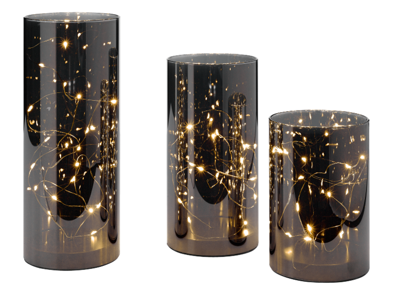 Trois vases en verre fumé avec des guirlandes lumineuses LED à l'intérieur.