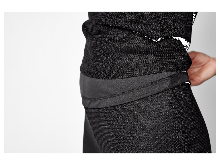 Sous-vêtements noirs en maille à taille haute.