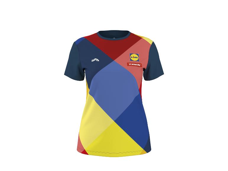 T-shirt bleu, rouge et jaune à motifs géométriques.