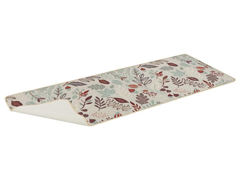 Tapis de cuisine à motifs avec feuilles et baies.