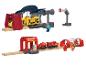 Ensemble de jeu en bois avec train de métro et train de pompiers.
