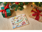 Puzzle en bois d'animaux de la ferme avec cadeaux et décorations de Noël sur une couverture.