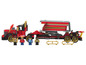 Un camion LEGO rouge avec remorque, y compris des figurines.
