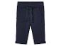 Un pantalon bleu foncé avec cordon de serrage.