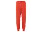 Un pantalon de survêtement orange.