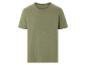 T-shirt vert olive à manches courtes.