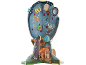 Centre d'activités en bois en forme d'arbre avec animaux, labyrinthes et éléments interactifs.