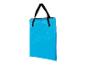 Sac bleu clair pliable avec poignées.