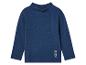 Un t-shirt à manches longues bleu foncé avec un col roulé.