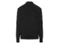 Un pull noir à manches longues.