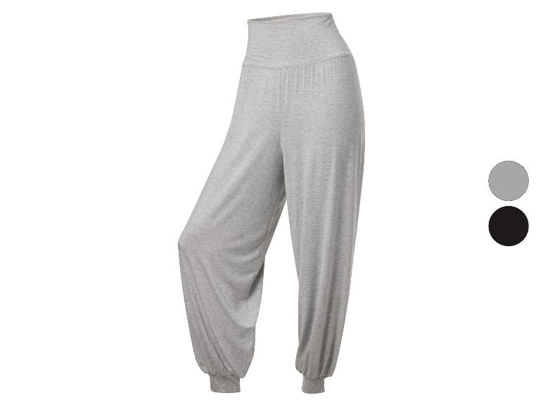 Pantalons de yoga gris et noirs, style ample et confortable.