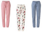 Trois pantalons de survêtement : un rose, un à fleurs et un bleu.