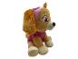 Un doudou de Skye de la Pat' Patrouille en tenue rose.