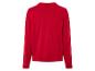 Un pull rouge à manches longues