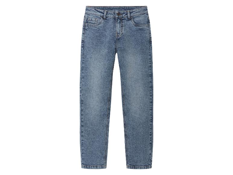 Un jean bleu.