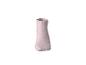 Une seule chaussette courte rose clair sur fond blanc