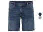 Un short en jean en différentes couleurs.