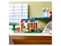Figurines Lego Minecraft, dont un fermier, un mouton et un Creeper, avec une petite maison et un jardin.