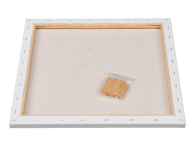 Toile de peinture avec cadre en bois et jeu de clés en bois.