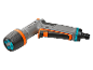 Pistolet d'arrosage Gardena avec plusieurs buses.