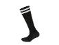 Chaussettes de sport noires à rayures blanches.