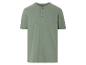 T-shirt vert olive à boutons, style décontracté.