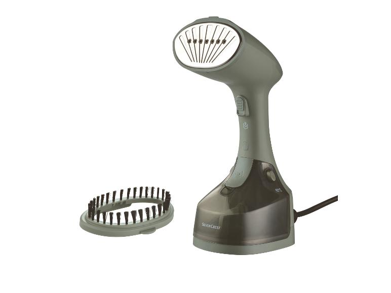 Un fer à repasser à vapeur SilverCrest avec une brosse à vêtements.