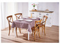 Une table à manger en bois avec quatre chaises et une nappe violette.