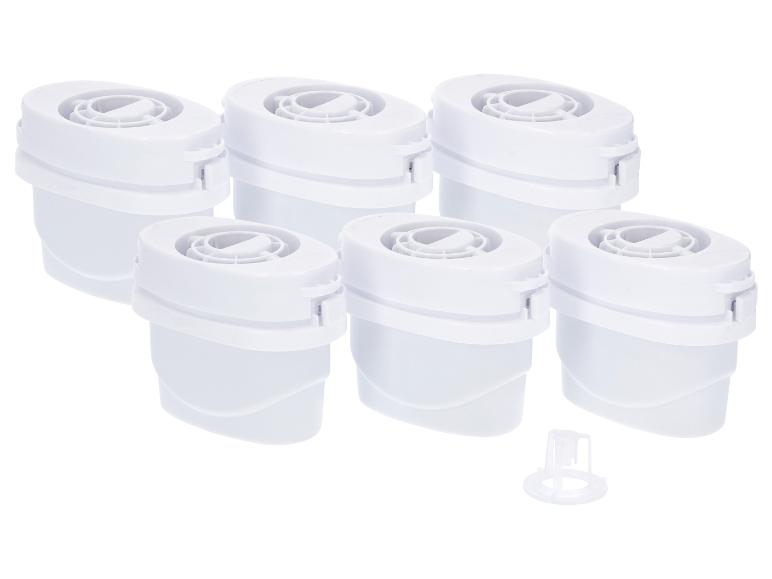 Six récipients blancs pour diffuseur d'arôme et une petite pièce.