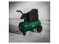 Un compresseur Parkside PKO 248 A1 vert avec une roue.