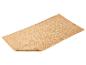 Un tapis en jute naturel avec une texture rugueuse.
