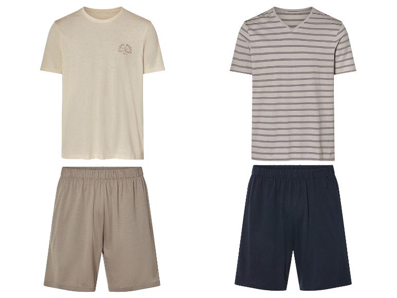 Pyjamas homme : t-shirt uni et rayé, shorts assortis.