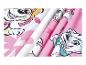 Tissu rose et blanc avec des visages de chiens de dessin animé et des cœurs, plié