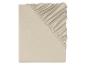 Un drap-housse beige.