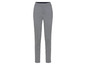 Pantalon à rayures noires et blanches.