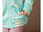 Une veste vert menthe avec un motif d'unicornes et d'arcs-en-ciel.