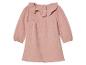 Robe bébé rose à manches longues et col volanté.