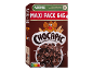 Maxi paquet de céréales au chocolat avec un personnage de dessin animé et des éclaboussures de lait.