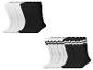 Lots de chaussettes montantes blanches et noires, certaines avec des rayures blanches.