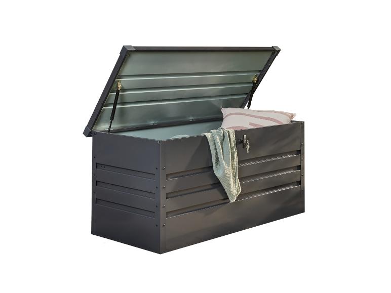 Coffre de rangement extérieur gris foncé avec couvercle ouvert, contenant un oreiller et une couverture.