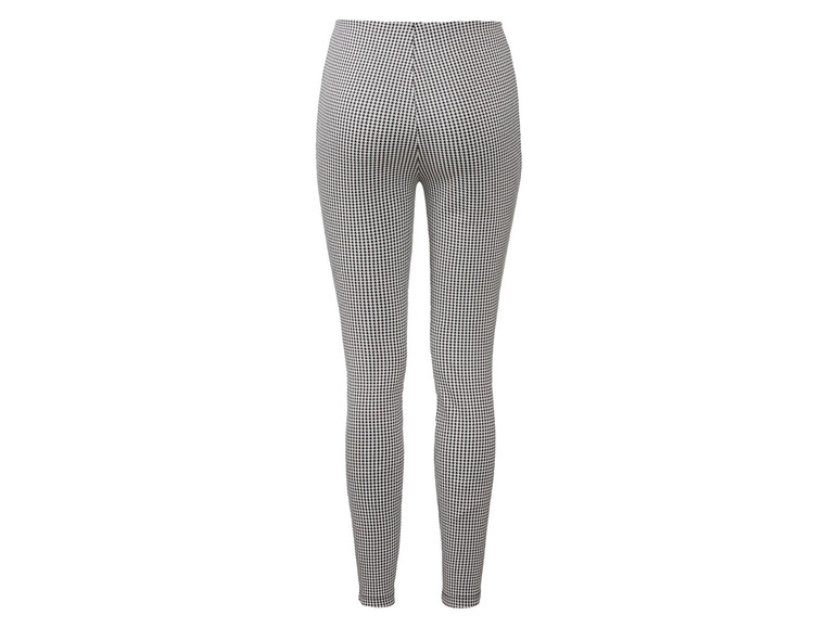 Leggings à carreaux noirs et blancs.