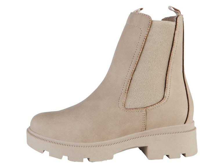 Bottines Chelsea beige avec une semelle épaisse.
