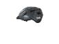 Un casque de vélo noir avec un motif géométrique