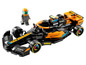 Une voiture de course de Formule 1 Lego McLaren avec la marque Chrome.