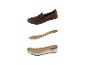 Un mocassin marron avec une semelle Goodyear et une plateforme blanche.